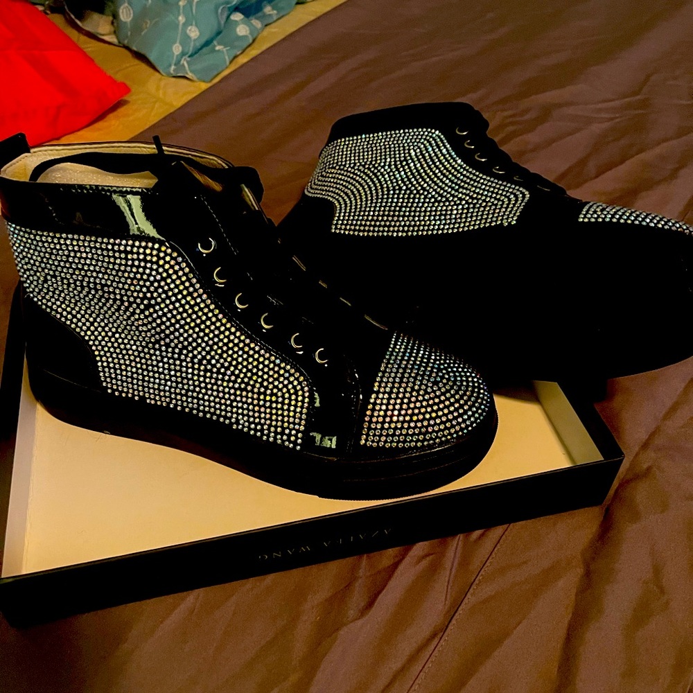 Brand New Hip sneaking